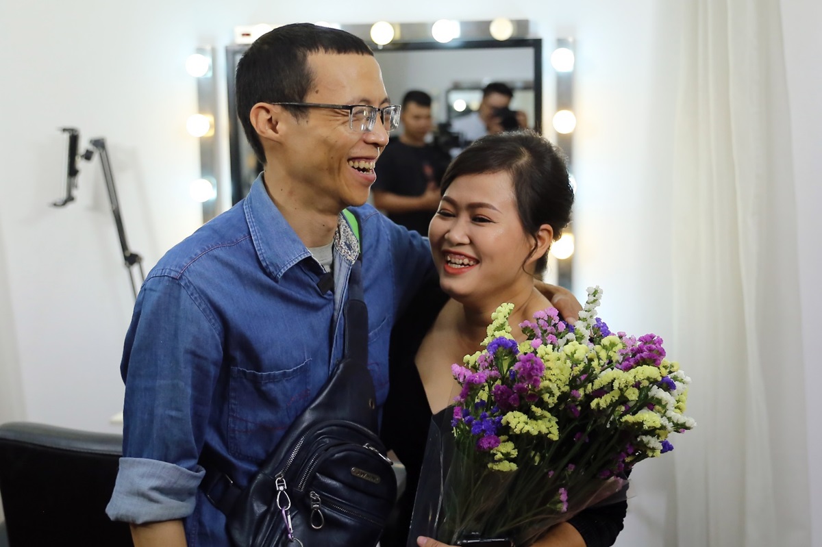 Gojek giúp chị Lâm thay đổi diện mạo và tạo nhiều bất ngờ tại sự kiện tri ân đối tác tài xế nữ dịp 20/10. Ảnh: Thái Anh