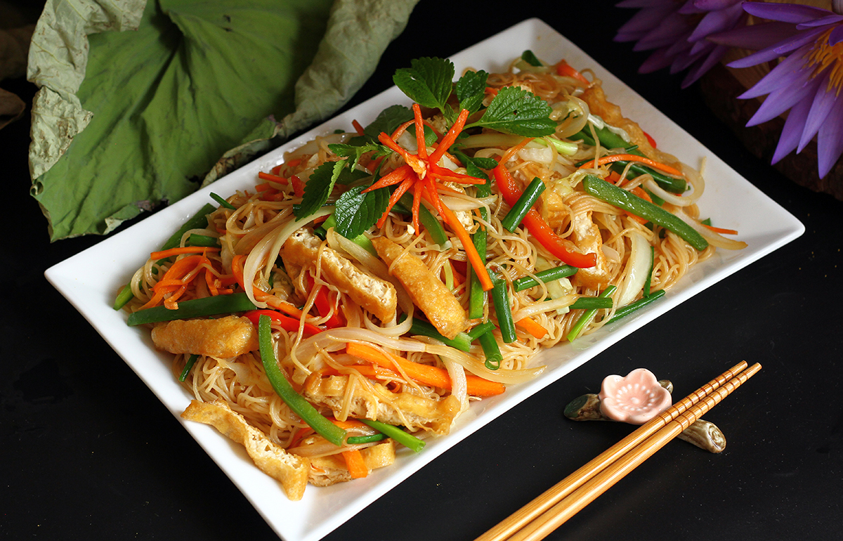 Cách làm bún gạo xào chay mềm tơi, thấm vị hài hòa